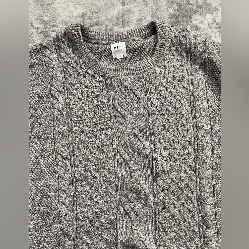 Gap sweater